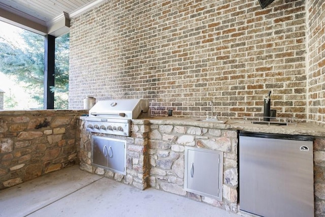 9675 Almaviva Dr, Alpharetta, GA 30022 - view of patio / terrace featuring a sink