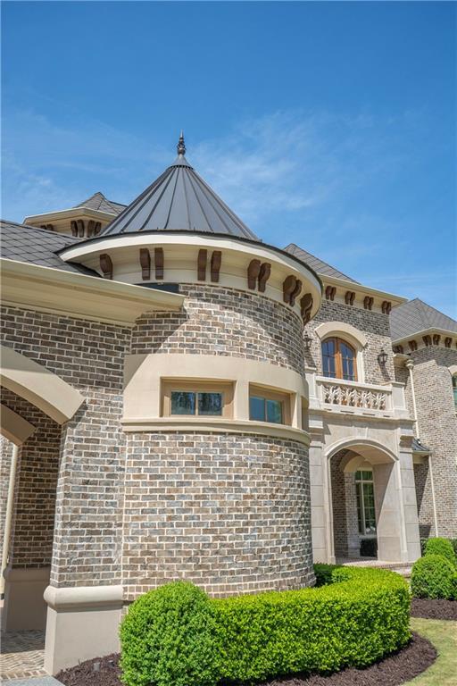 exterior space featuring a balcony