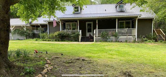 view of front facade with a porch and a front lawn