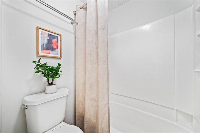 717 Beaufort Cir, Duluth, GA 30096 - bathroom featuring toilet and shower / tub combo