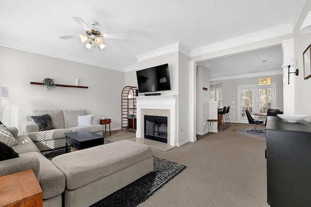 carpeted living room featuring ceiling fan and crown molding