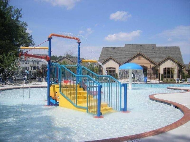 1725 Lynwood Pl, Alpharetta, GA 30004 - community play area featuring a water play area and a community pool