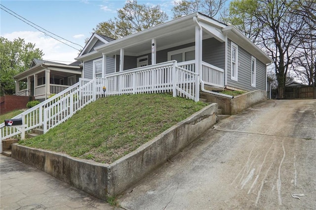 view of front of home featuring a front yard and covered porch