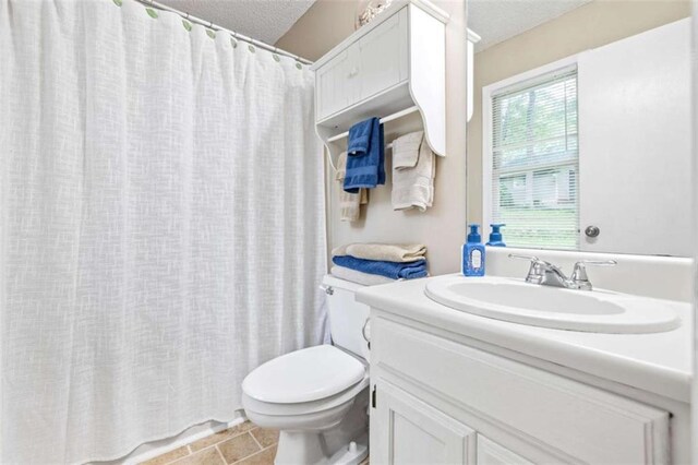 1526 Oakleaf Dr, Auburn, GA 30011 - full bathroom with vanity, toilet, a textured ceiling, and a shower with shower curtain