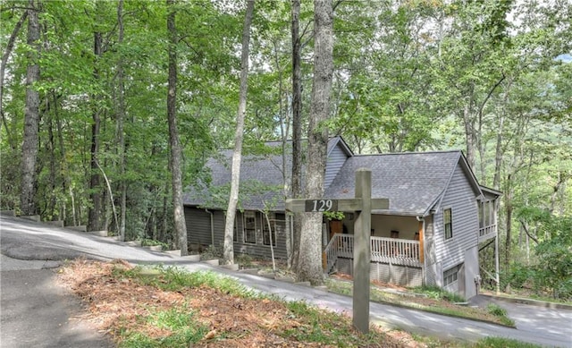 view of front of property featuring a porch