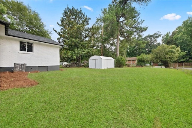 view of yard with a shed