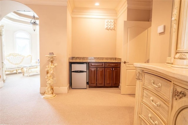 bathroom featuring ornamental molding