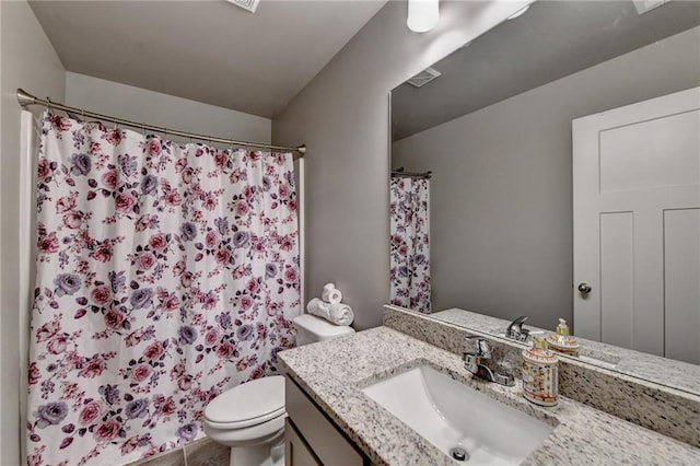 full bath with vanity, toilet, and curtained shower