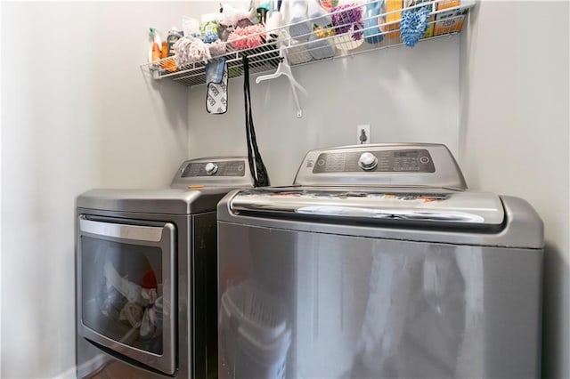 325 Stonecastle Pass, South Fulton, GA 30331 - clothes washing area featuring washing machine and clothes dryer and laundry area