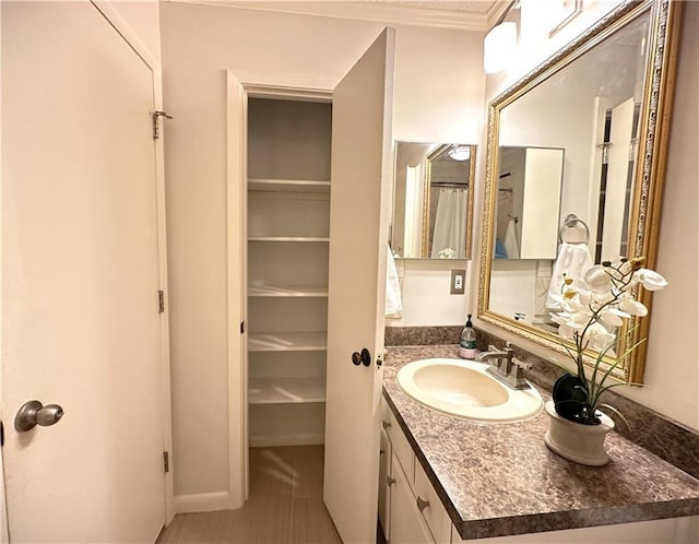 full bath with crown molding and vanity