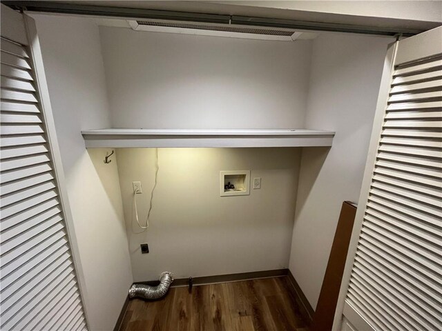 unfurnished bedroom featuring a textured ceiling, ornamental molding, carpet flooring, a closet, and ceiling fan