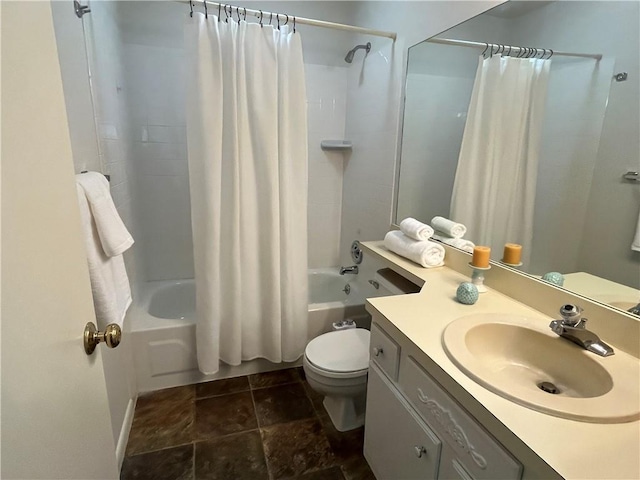 bathroom with shower / tub combo with curtain, vanity, and toilet