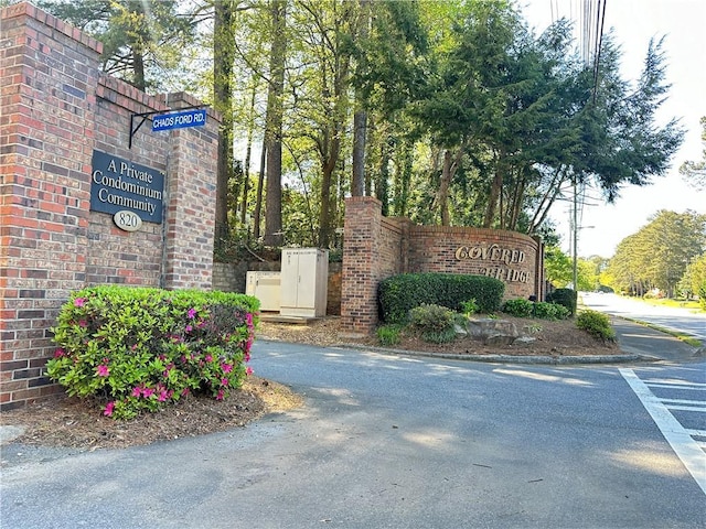 view of community / neighborhood sign