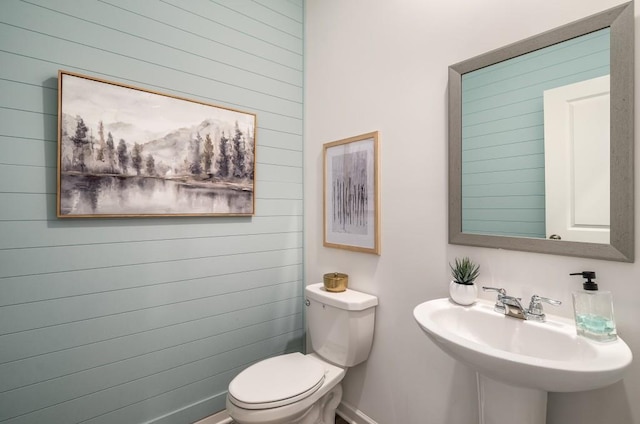 947 Edwin Ln, Sugar Hill, GA 30518 - half bath with wood walls