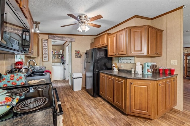 2860 Jack Bryant Cir, Gainesville, GA 30507 - kitchen featuring washer / dryer, black appliances, a sink, light wood-style floors, and a ceiling fan