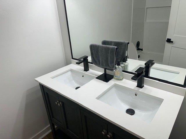 1360 Bethany Ct, Alpharetta, GA 30004 - full bath featuring double vanity