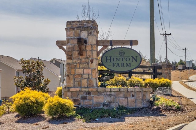 view of community / neighborhood sign