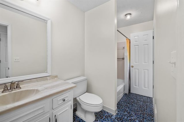 bathroom with shower / tub combo, baseboards, vanity, and toilet