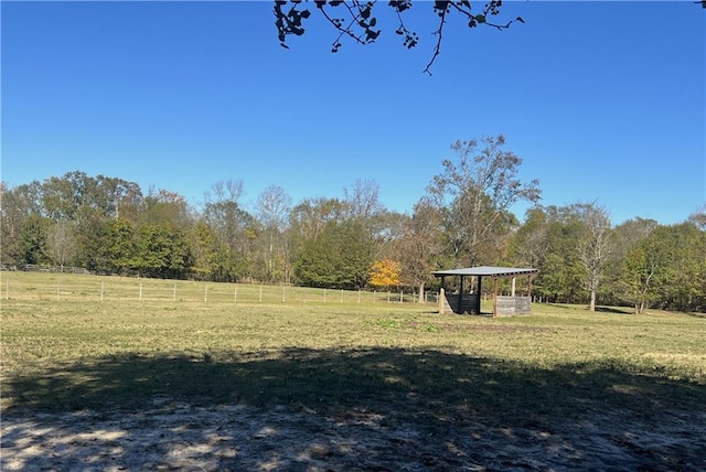 view of yard featuring a rural view