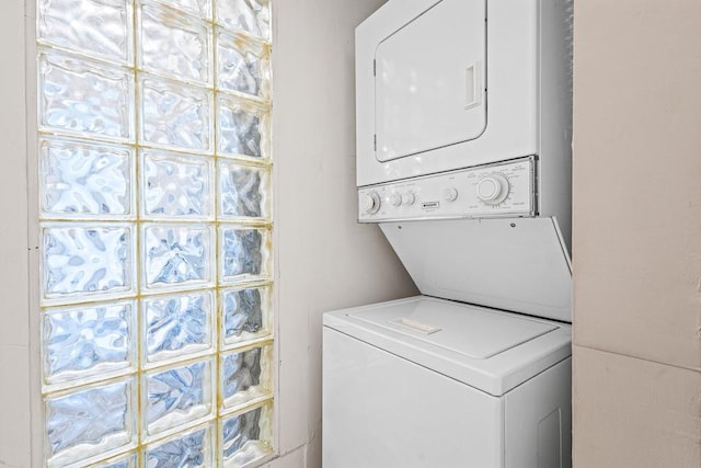 1 Biscayne Dr NW Unit 804, Atlanta, GA 30309 - laundry room featuring stacked washer / drying machine