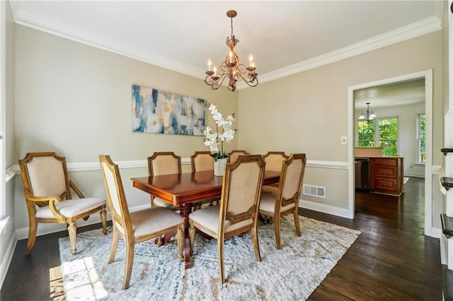 dining room with dark wood-style flooring, visible vents, baseboards, ornamental molding, and an inviting chandelier