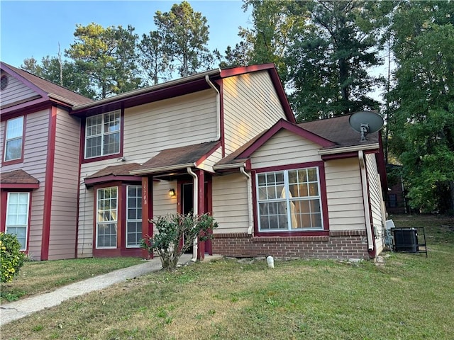 view of front of house featuring central air condition unit and a front yard