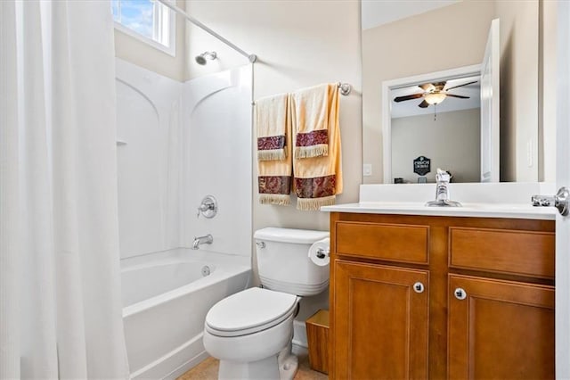 bathroom with ceiling fan, shower / bath combo with shower curtain, vanity, and toilet