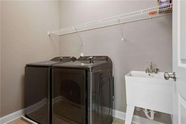 washroom featuring sink and washing machine and clothes dryer