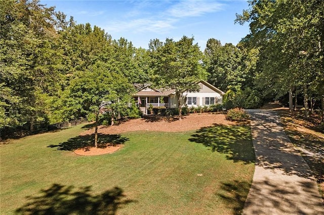 view of front of property with a front yard