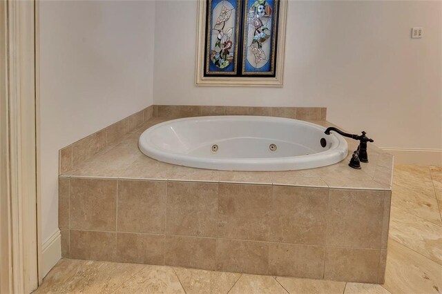 4853 Stonehall Pl, Atlanta, GA 30339 - bathroom with a jetted tub