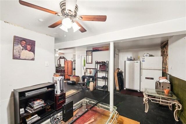 workout room with ceiling fan