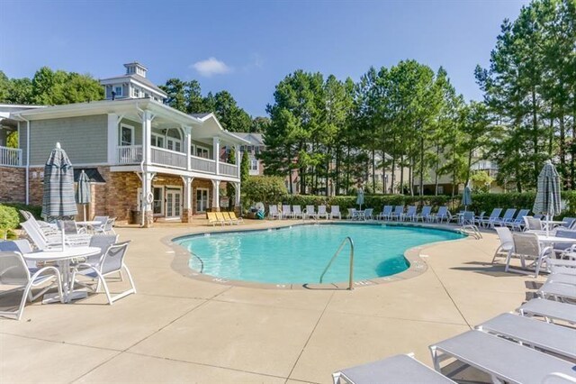 3542 Chattahoochee Summit Ln SE, Atlanta, GA 30339 - community pool featuring french doors and a patio