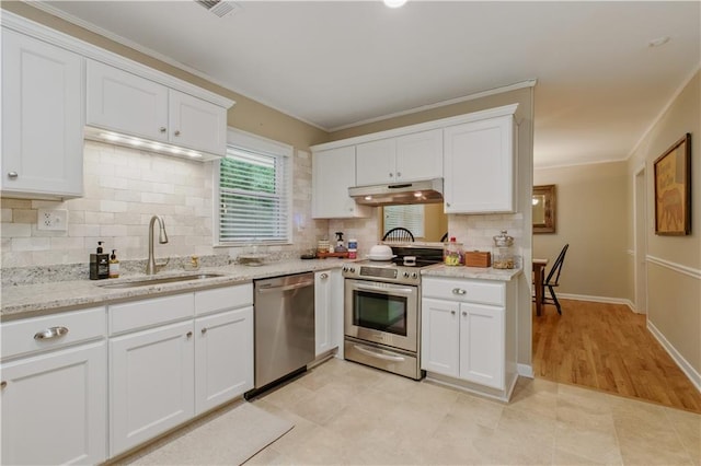 3110 Springdale Park Cir, Gainesville, GA 30506 - kitchen with appliances with stainless steel finishes, a sink, under cabinet range hood, white cabinets, and backsplash