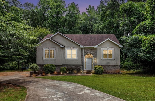 3514 Blackberry Ln SE, Conyers, GA 30094 - split foyer home with a yard, stucco siding, and driveway