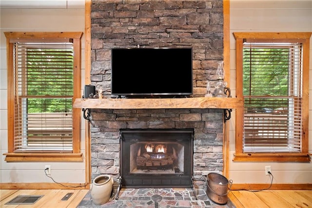 85 Misty Hollow Rdg, Ellijay, GA 30536 - detailed view of a fireplace and baseboards