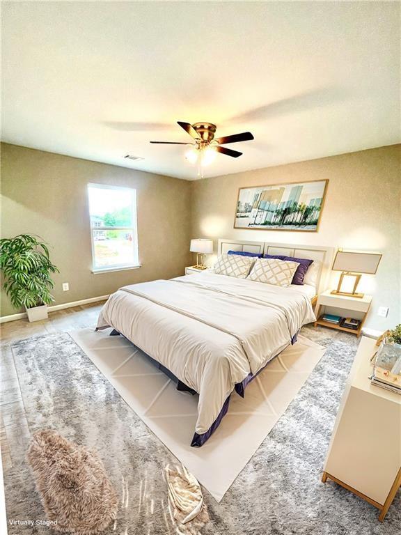 bedroom featuring ceiling fan