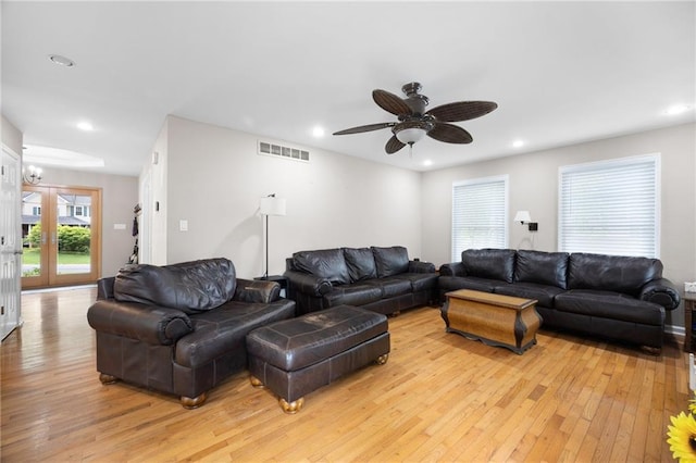 living area with visible vents, recessed lighting, light wood-style floors, and ceiling fan