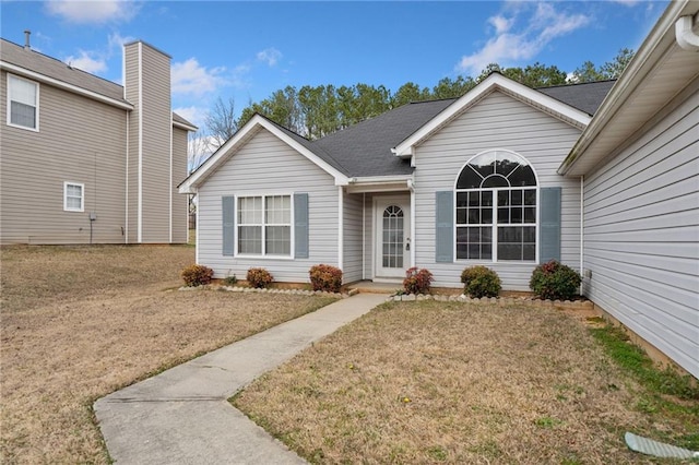 view of front of home featuring a front lawn