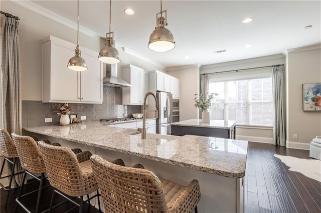 dining area featuring visible vents, baseboards, crown molding, and dark wood-type flooring