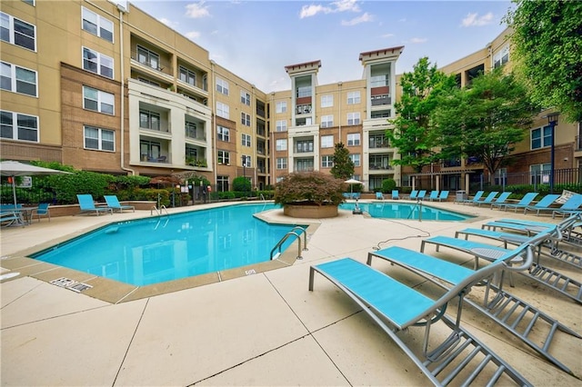 390 17th St NW Unit 2053, Atlanta, GA 30363 - community pool with a patio
