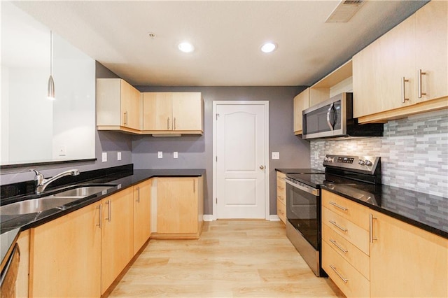 390 17th St NW Unit 2053, Atlanta, GA 30363 - kitchen featuring stainless steel appliances, light brown cabinetry, light wood finished floors, recessed lighting, and tasteful backsplash