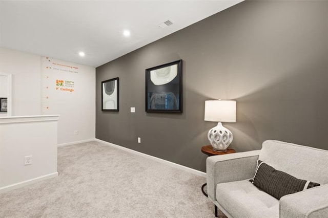 living area with carpet floors, recessed lighting, visible vents, and baseboards