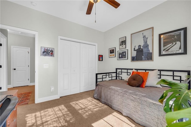 bedroom featuring ceiling fan, carpet floors, and a closet