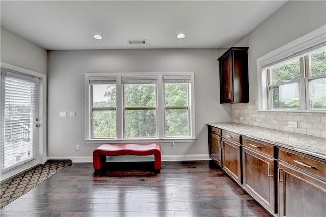 5770 Bridleton Xing, Suwanee, GA 30024 - living area featuring dark wood finished floors, baseboards, and recessed lighting