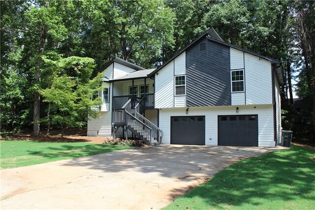 view of front of property featuring a garage and a front yard