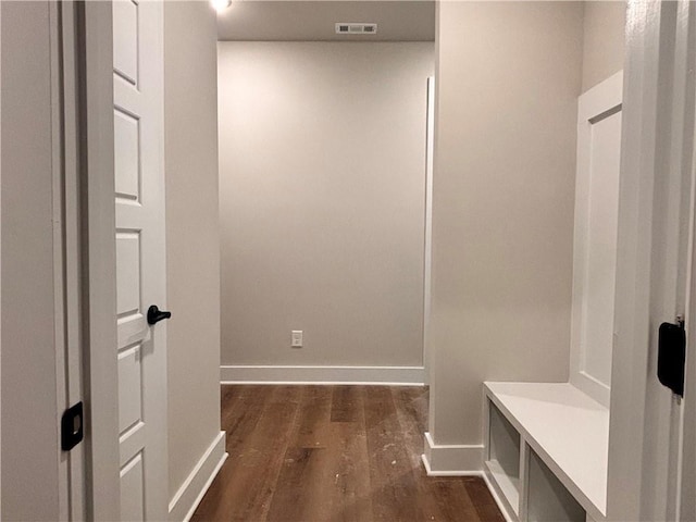 mudroom with dark wood-style floors, visible vents, and baseboards