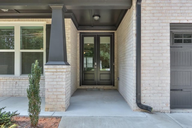 entrance to property featuring a porch