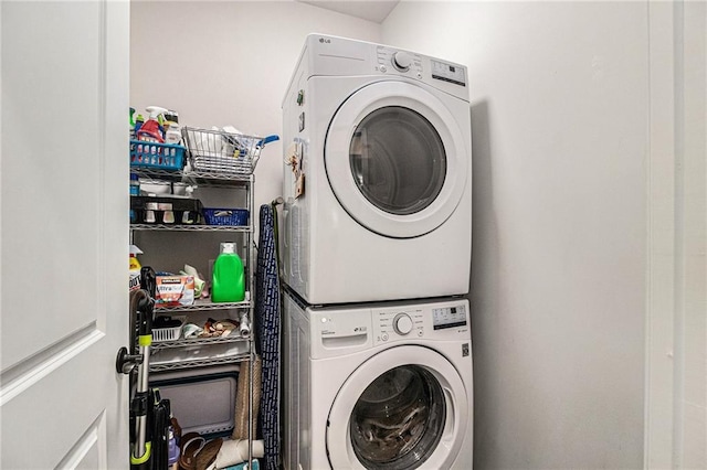1000 Eight Knot Ct, Greensboro, GA 30642 - washroom with stacked washing machine and dryer