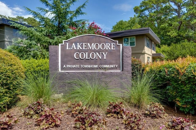 view of community / neighborhood sign