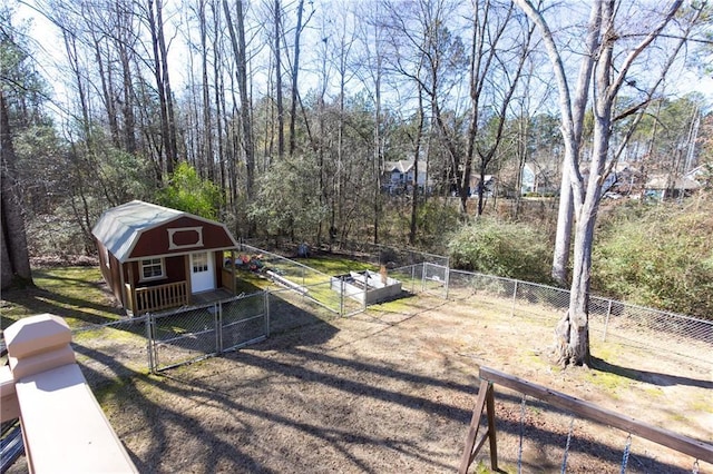 view of yard with a storage shed